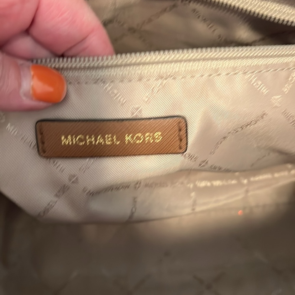 MK large jet set logo tote EUC - Picture 8 of 10